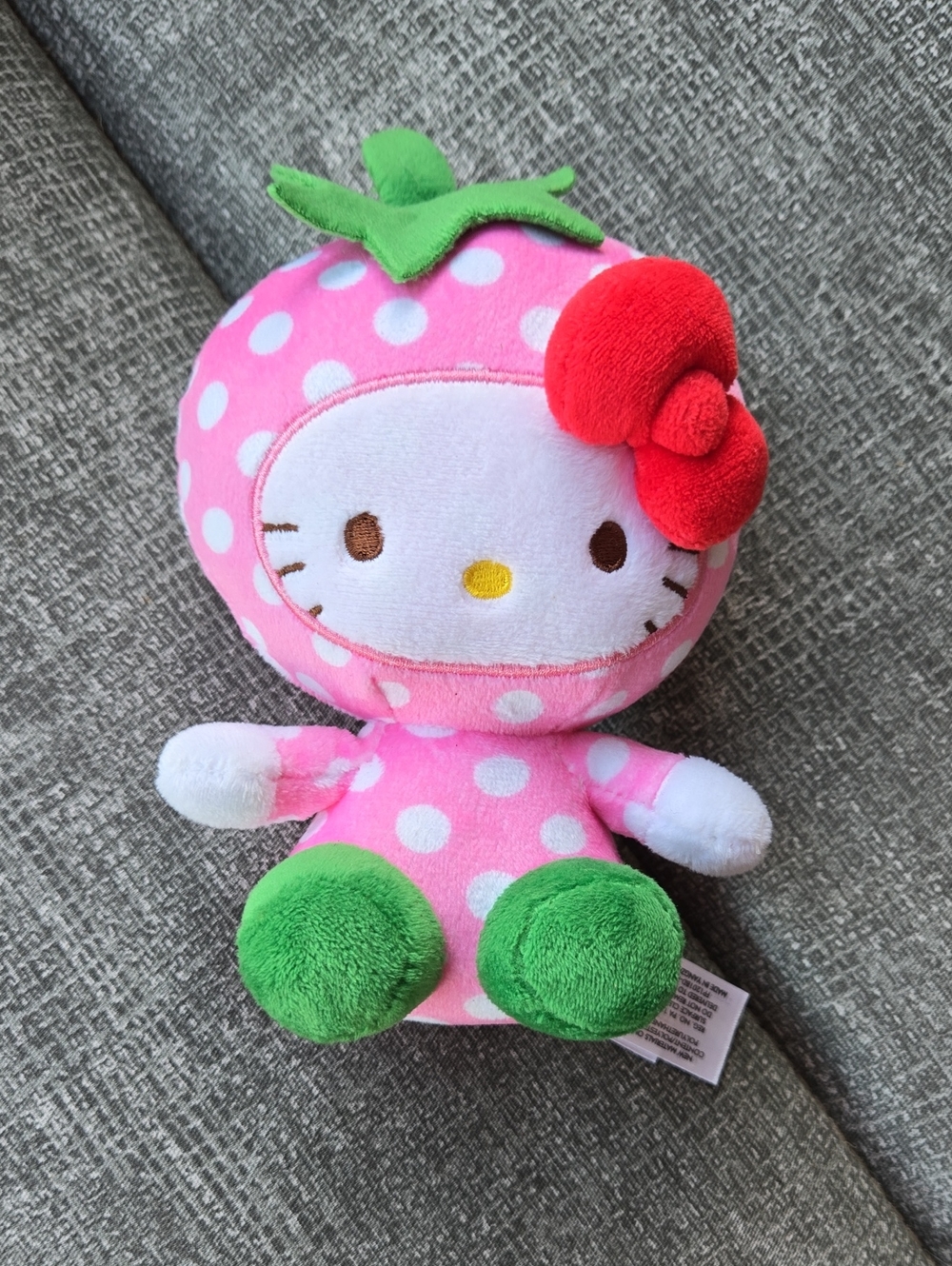 Sanrio 2025 x Fiesta Hello Kitty Pink Polka Dot Strawberry Plush EUC 6"